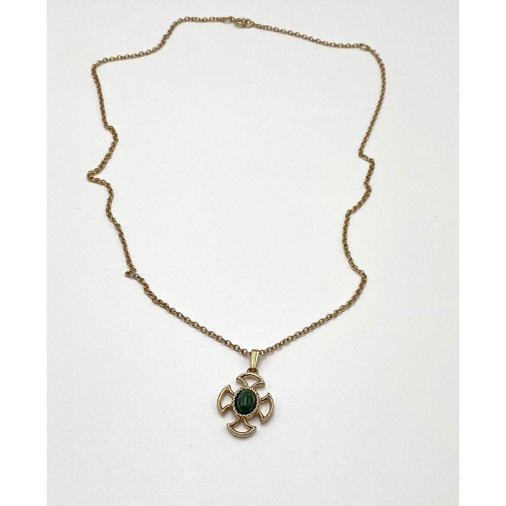 Avon Vintage Baroness Pendant Necklace 20” Gold Tone